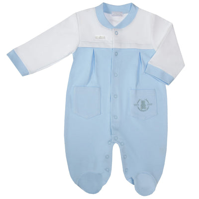 This baby boys blue and white coloured sleeper by Amore is perfect for keeping your baby cosy and snug. It has two pocket design on the front and has a cute teddy embroidery on the pocket for a stylish touch. This all in one boys suit is available in sizes 0-3 months to 6-9 months.