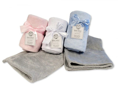 Expertly designed for your little one, our baby plain roll wrap is available in pink, blue, white, and grey. Measuring 75cm x 100cm, this wrap comes rolled up with a ribbon fastening. Perfect for swaddling or as a lightweight blanket, this plain wrap is a must-have for any new parent. 100% polyester