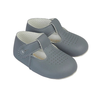 These grey pre-walker baby shoes, from our Baypods collection, are beautifully made in soft faux leather and have a dainty holed pattern on the toes. In a t-bar style, they are easy to put on and secure with a button fastening strap. They have a lightly cushioned insole and their flexible soles are just right for developing feet.  Faux leather Lightly cushioned insole  Flexible soles Button fastening strap Shoes suitable for boys & girls
