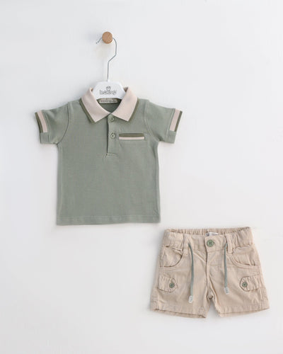 <p>For a smart and fashionable look for your little one this spring and summer, this Leo King khaki knitted short set is the perfect choice. It comes with a trendy knitted top and cosy elasticated waistband shorts, and is available in sizes from 3-6 months up to 12-18 months.</p>