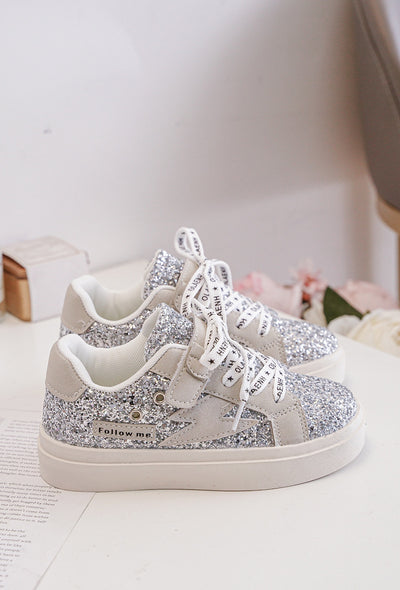 These girls chunky sole silver glitter lace up fashion trainers are the perfect addition to any spring or summer wardrobe. With a chunky white sole and eye-catching silver sparkle glitter details, these girls fashion trainers are available in sizes infant 8 up to junior 3. Don't miss out on this new arrival for your little one!