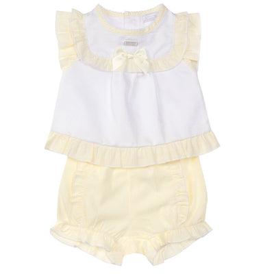 Get ready for the spring and summer season with our girls lemon &amp; white swing top and shorts set! This two-piece set includes a swing top with a cute bow detail and matching lemon elasticated shorts. The white round neck top features lemon accents on the neckline and arms, making it the perfect easter outfit or for any warm weather occasion. Available in sizes 0-3 months up to 18-24 months.