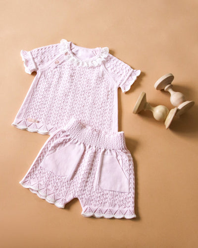 <p>Discover the fashionable Leo King branded baby girls pink short set for the spring and summer season. Crafted from soft cotton, this set features a short sleeve top with a white lace collar and elasticated cuffs, along with comfortable elasticated shorts. Suitable for sizes 3-6 months to 12-18 months.</p>