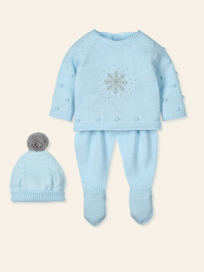 Introducing the baby boys sky blue three piece set from our autumn/winter collection by Spanish children's clothing boutique brand Mac Ilusion. This set includes a top, trousers, and bobble hat. The top has a grey snowflake detail in the middle and a matching grey bobble on the hat to complement. Available in sizes 1 month, 3 months, and 6 months, this set comes in a gift box, making it the perfect gift for any little one.