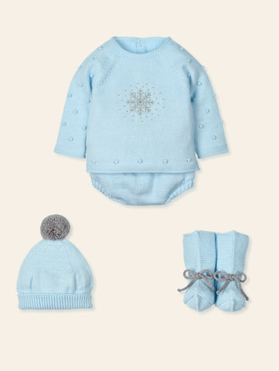 Introducing a new arrival for boys! This Mac Ilusion four piece knitted set includes a top, culotte shorts, bobble hat, and booties. In a pastel blue colour with a grey snowflake design, this set is both stylish and cosy. Available in sizes 1 month, 3 months, and 6 months, and comes in a gift box making it perfect to give as a baby shower present.