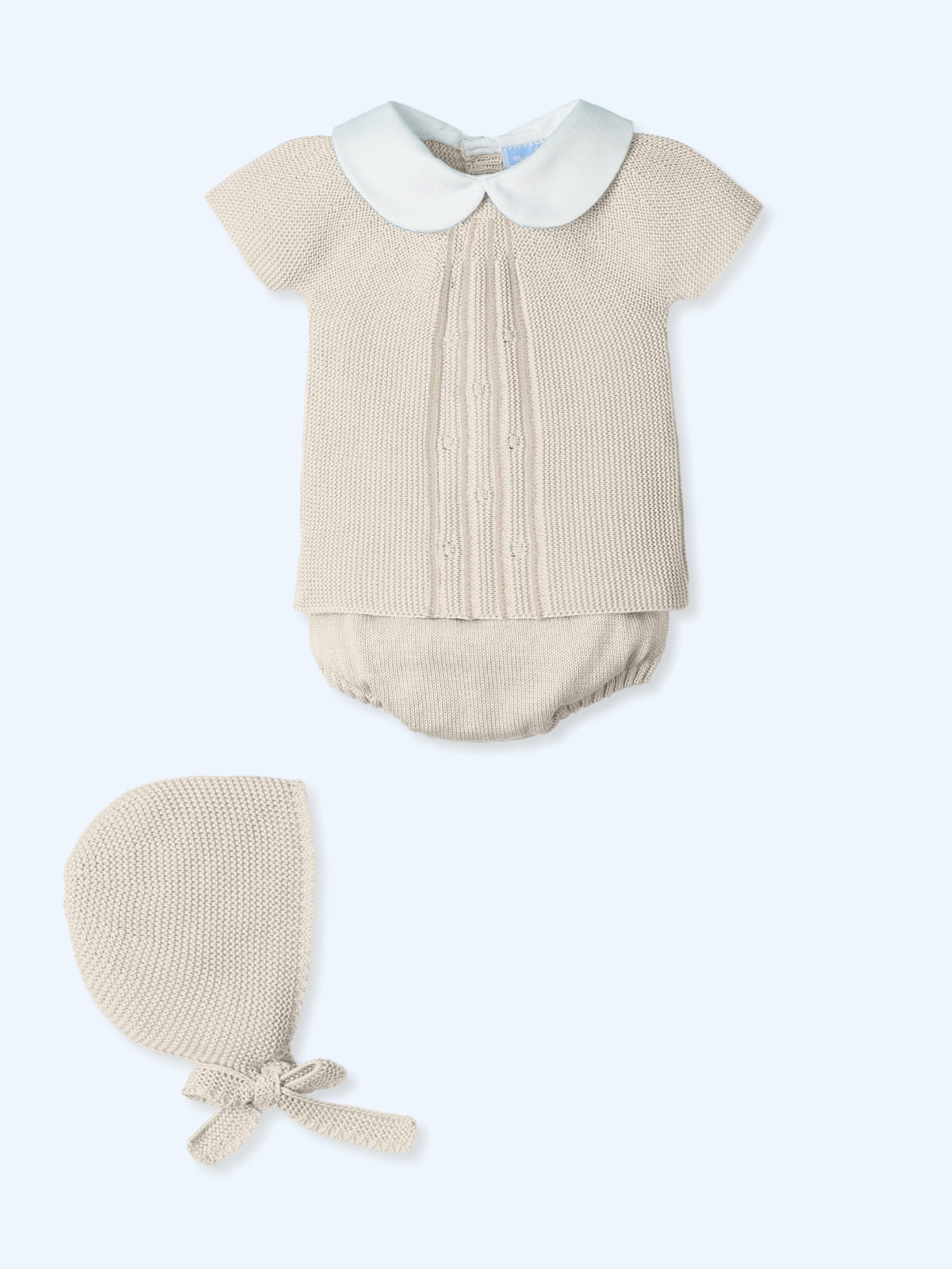 Baby boy four-piece outfit in natural beige with knitted top featuring Peter Pan collar, matching shorts, bonnet, and booties from Mac Ilusion Spring Summer collection.