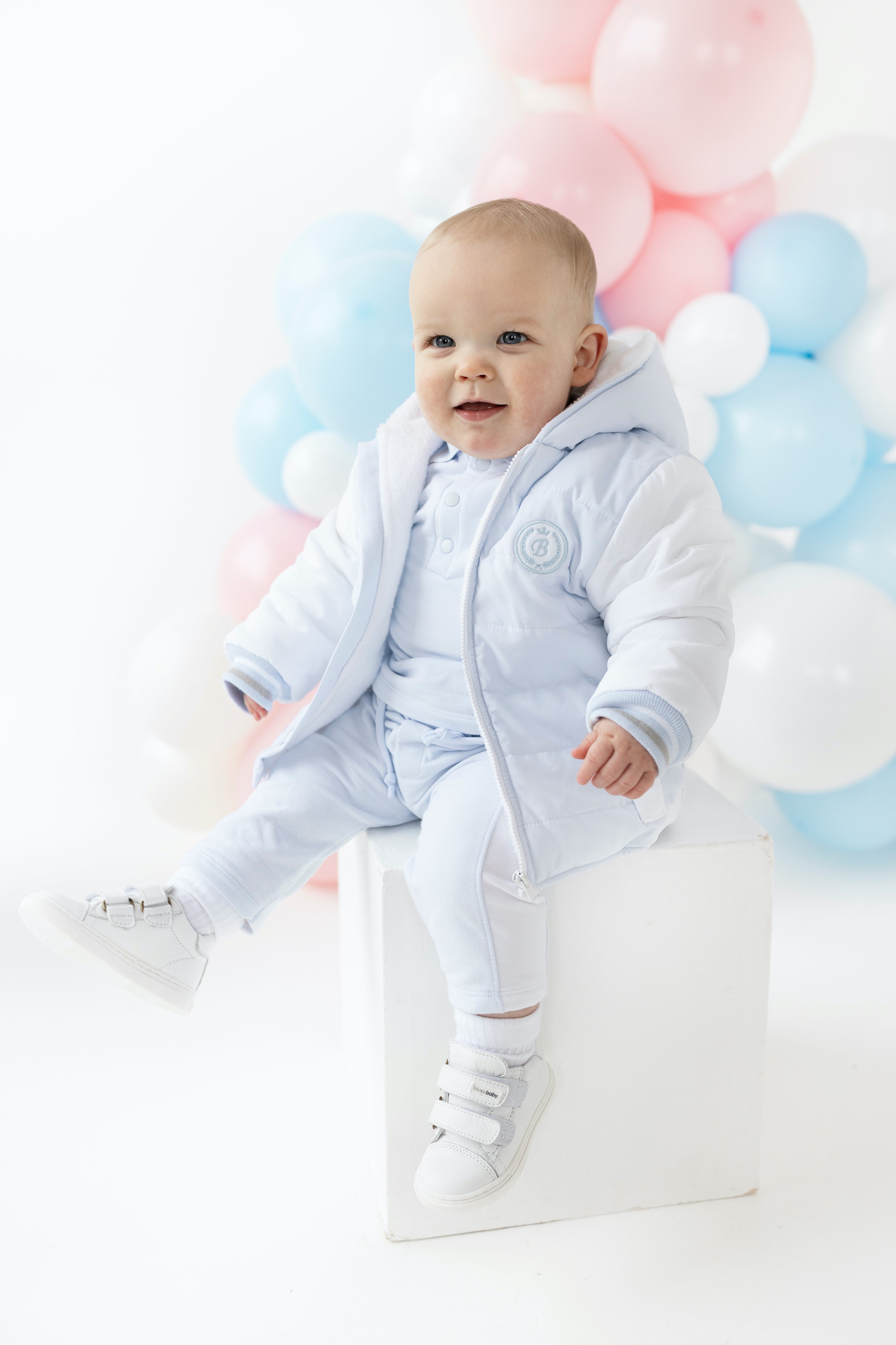 Blue jacket with hood and white sleeves for boys