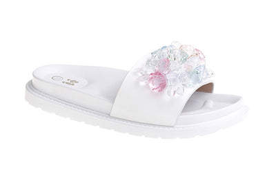 <p data-mce-fragment="1">Introducing the Doremi branded girls white crystal floral design sliders from our Spring Summer Collection. Perfect for any young girl, these sliders feature a delicate crystal floral detail, adding a touch of elegance to any outfit. Keep your little one stylish and comfortable in these must-have summer sliders.</p>