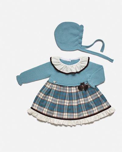 Be ready for the winter season with this stylish knitted dress for your little girl. This stunning dress comes in a turquoise colour with a checked print design, and is accompanied by a matching bonnet. It is available in sizes ranging from 3 months up to 4 years old.