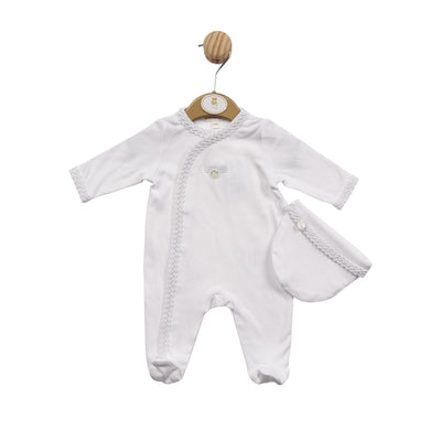 This unisex premature baby white all in one sleepsuit with hat by Mintini Baby is perfect for premature babies. Made with comfort in mind, the sleepsuit is available in sizes 3/5lb, 5/8lb, and newborn and comes complete with a matching white hat. A great unisex baby gift for your little ones.