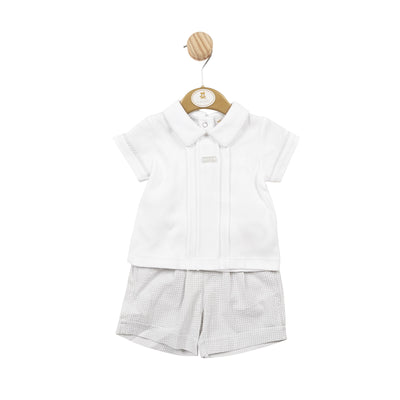 This two piece top and shorts set from Mintini Baby is the perfect summer outfit for boys. In shades of white and grey, it's versatile and stylish. Available in sizes from 3 months up to 24 months, it's a comfortable and fashionable choice for any little boy's wardrobe.