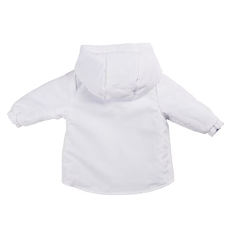 This boys 2-in-1 hooded summer coat from Mintini Baby boasts a reversible design, it is blue on one side, and turn it inside out and it is white, it is perfect for versatile styling. Made from lightweight fabric, it's ideal for the warm weather and is available in sizes 3 months up to 5 years old. Easily match siblings with this stylish spring summer collection piece.