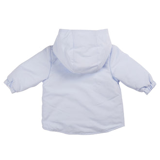 This boys 2-in-1 hooded summer coat from Mintini Baby boasts a reversible design, it is blue on one side, and turn it inside out and it is white, it is perfect for versatile styling. Made from lightweight fabric, it's ideal for the warm weather and is available in sizes 3 months up to 5 years old. Easily match siblings with this stylish spring summer collection piece.