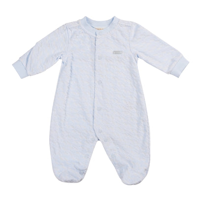 This Mintini Baby all in one sleeper is the perfect choice for your little boy. With a classic design and finished in a soft pastel blue colour, it combines comfort and style. The button fastening and round neck collar make it easy to put on and the soft towelling fabric ensures your baby stays warm and cosy. Available in sizes 1 month, 3 months, and 6 months.