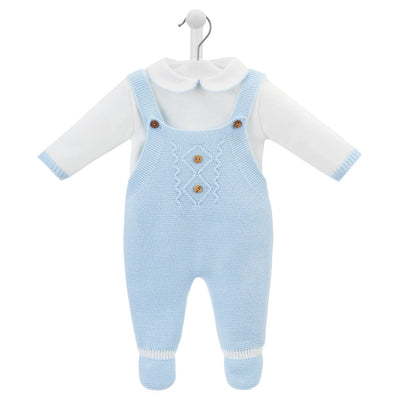 Introducing the baby boys blue knitted dungaree & top by Dandelion. Manufactured in Portugal, this dungaree set showcases a pique Peter Pan collar on the jumper and two wooden buttons on the straps for hassle-free dressing. Also available in White and Pink, this stylish set comes in sizes Newborn to 9 months. Offer your little one comfort and style with the baby boys sky blue knitted dungaree & top.