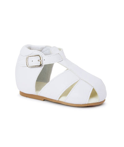 These boys white matt summer sandals by Sevva offers a stylish and comfortable summer option for boys. Made with soft faux leather and a secure buckle fastening, these sandals are perfect for warm weather. Available in sizes 2 to 6, they provide a great fit for growing feet.