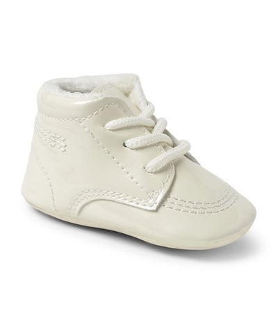 Crafted with both style and comfort in mind, these baby boys' ivory lace up soft sole pram shoes by Sevva are a must-have for your little one. They feature a soft fur lining and a comfortable sole to keep your baby's feet cosy all day long. Choose from a variety of colours and sizes to complete your baby's wardrobe. Available in baby blue, white and navy blue also.