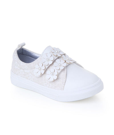 Discover the latest in girls' footwear with Sevva's cream floral velcro fastening trainer pump. This stunning pump-style shoe showcases a charming floral pattern in cream and off-white tones. Complete your spring/summer wardrobe with sizes ranging from 23 to 30. Experience them for yourself now!