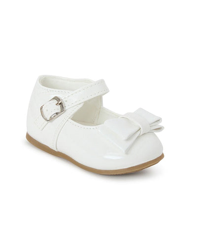 These Sevva girls' shoes are a great addition to any wardrobe. The chic white patent design is fashionable and sturdy, featuring a hard sole for extra protection. The lovely bow detail and buckle fastening add a touch of elegance to these essential shoes.