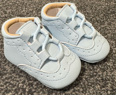 Looking for elegant and sturdy footwear for your child? Search no more with our baby boys' pastel blue pram shoes. These charming pre walker shoes boast a classic brogue pattern and provide ankle support for ultimate ease and balance. Available in sizes 0-4, they're ideal for the warmer months. We also stock these baby first shoes in an off-white colour as well.