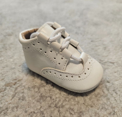 Looking for stylish and supportive shoes for your little one? Look no further than our baby boys off white soft sole pram shoes finished in a matt finish! These adorable shoes feature a traditional brogue design and ankle support for maximum comfort and stability. Available in sizes 0-4, they're perfect for the spring and summer seasons. Also available in baby blue.