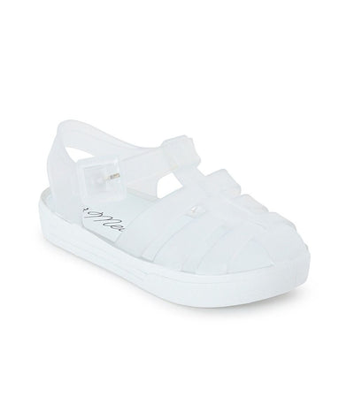 These white jelly shoes are a comfortable and stylish option for boys and girls in the summer. Made with a soft plastic material and a cushioned inner sole, these Sevva branded sandals provide support and comfort. The buckle fastening ensures a secure fit for all-day wear. Perfect for any outdoor activities or simply walking around.